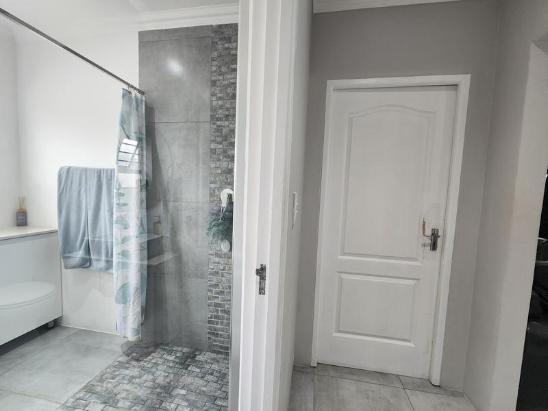 5 Bedroom Property for Sale in Die Bult Western Cape